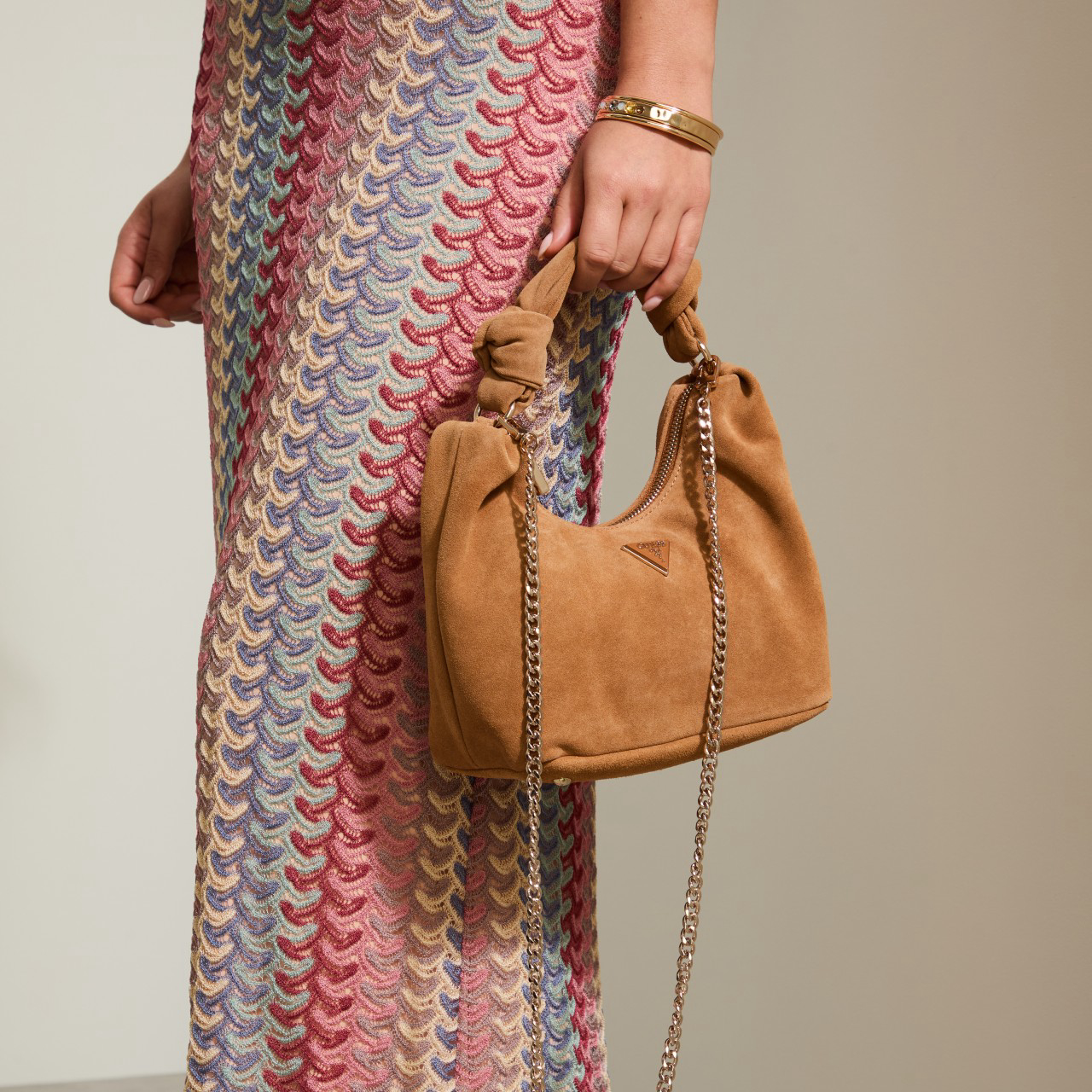 GUESS - Campaign 524 - End of Season Sale! - EN - 1280x1280 GUESS - Campaign 524 - End of Season Sale! - EN - 1280x1280