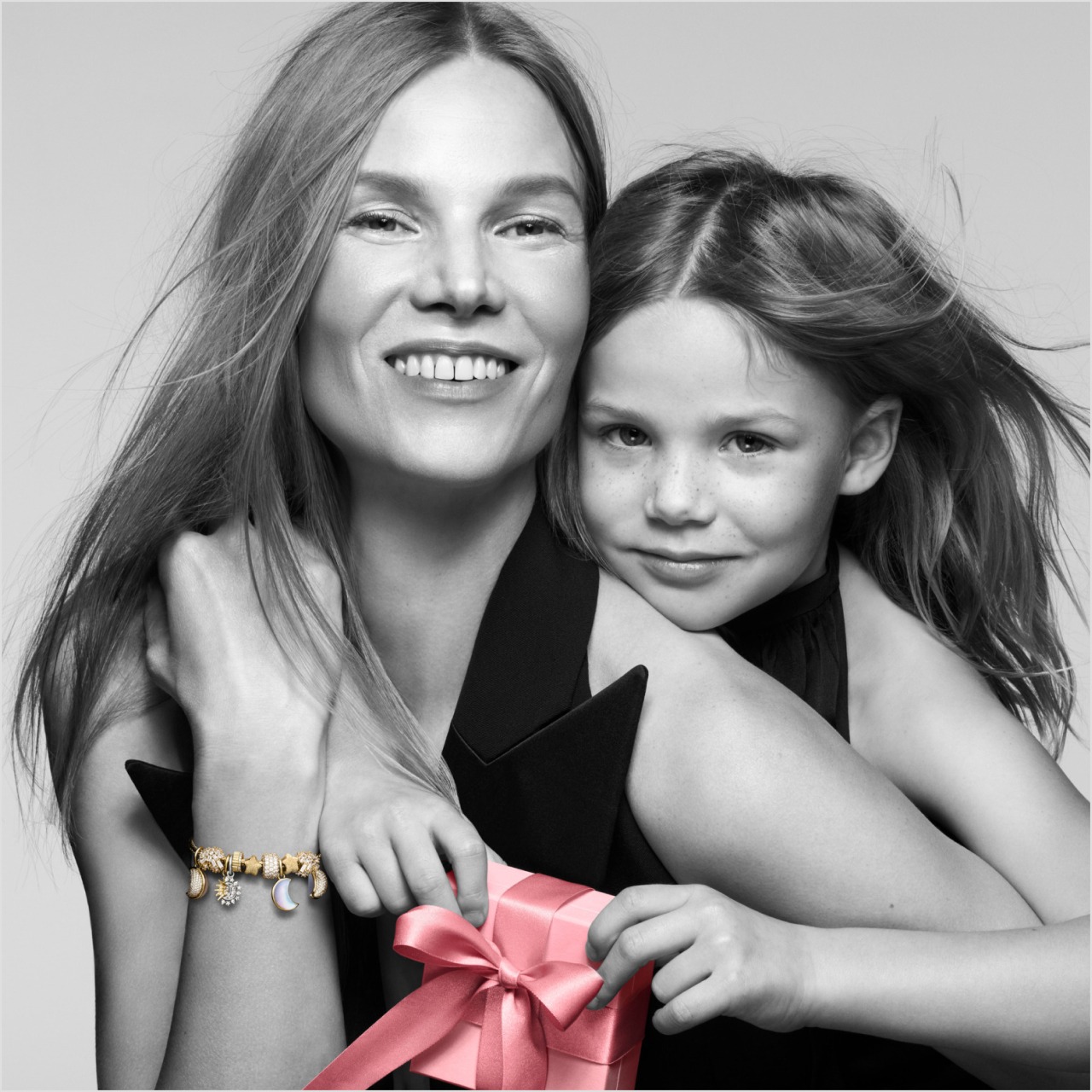 Pandora - Campaign 194 - Make it perfectly theirs at Pandora - EN - Image Set 1 - 1280x1280